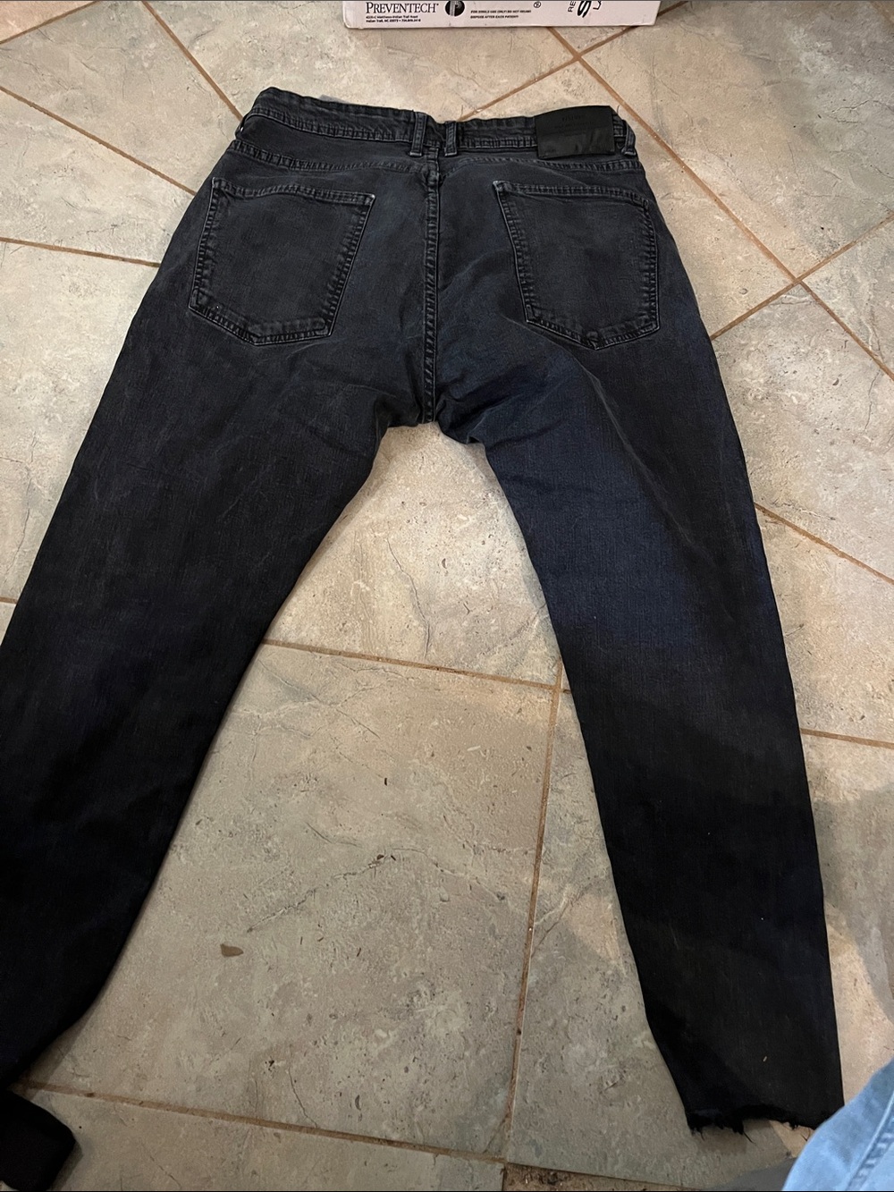 Zara Men’s Slim Straight Jeans in Black Wash
